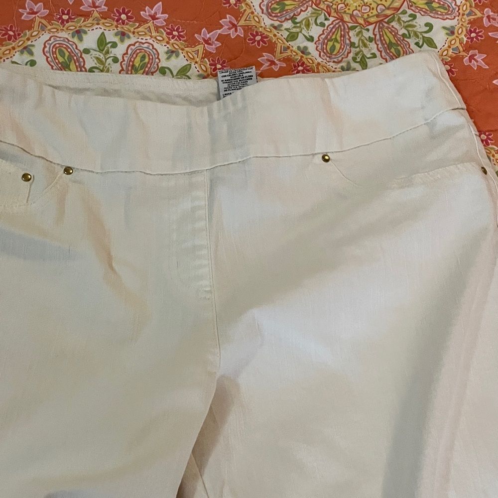 Ruby RD. White Capri pants.